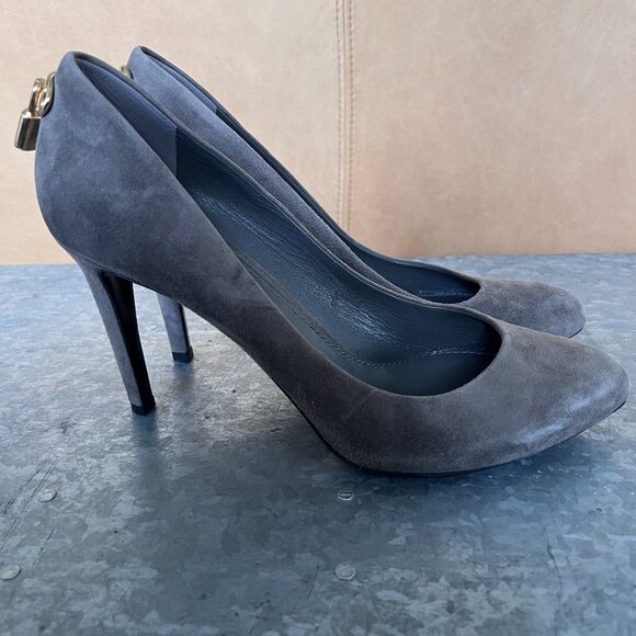Authentic Louis Vuitton Grey Suede Oh Really pumps with gold lock size 38.5 - Picture 1 of 4